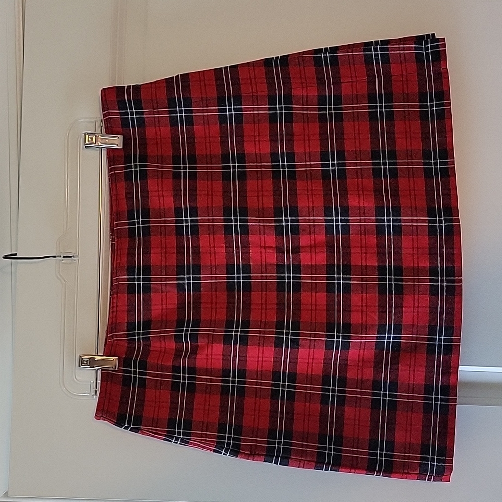 Becky Thatcher plaid/tartan skort